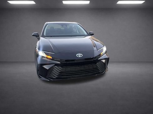 Used 2025 Toyota Camry LE FWD image 6