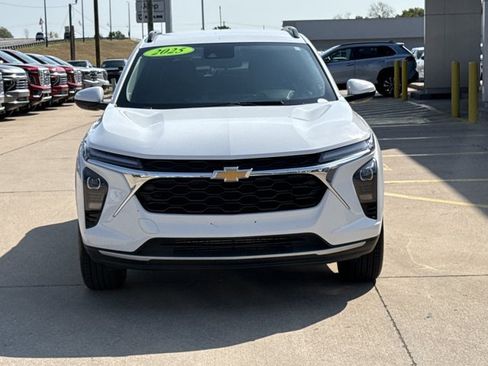 Used 2025 Chevrolet Trax LT w/ LT Convenience Package FWD image 10