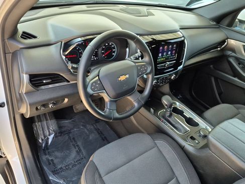 Used 2023 Chevrolet Traverse LT w/ LPO, Floor Liner Package FWD image 12