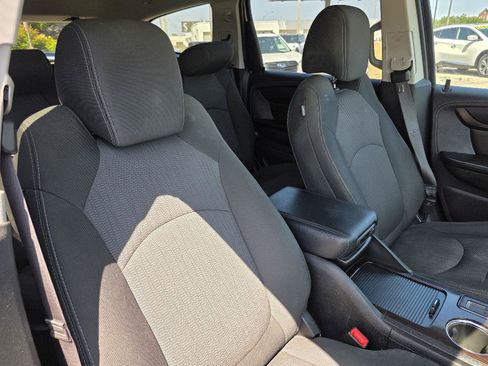 Used 2017 Chevrolet Traverse LT FWD image 25
