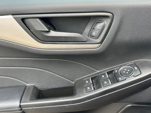 Used 2022 Ford Escape SE image 8