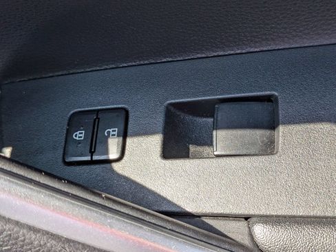 Used 2022 Toyota Corolla Cross LE FWD image 35
