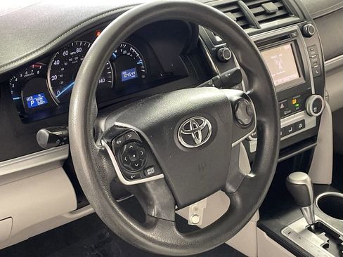 Used 2014 Toyota Camry LE image 14