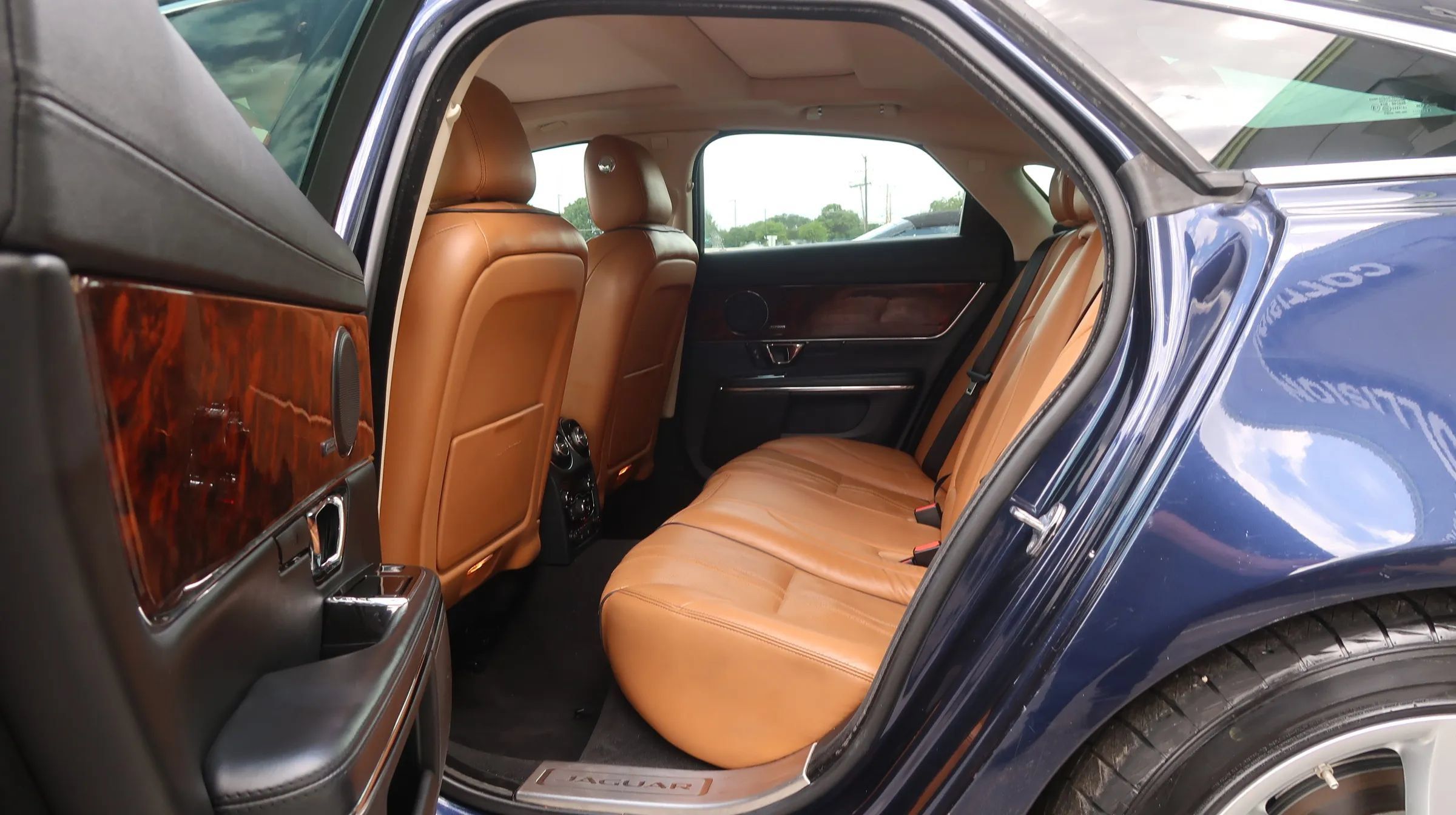 Used 2016 Jaguar XJ R-Sport RWD image 18