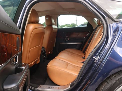Used 2016 Jaguar XJ R-Sport RWD image 18