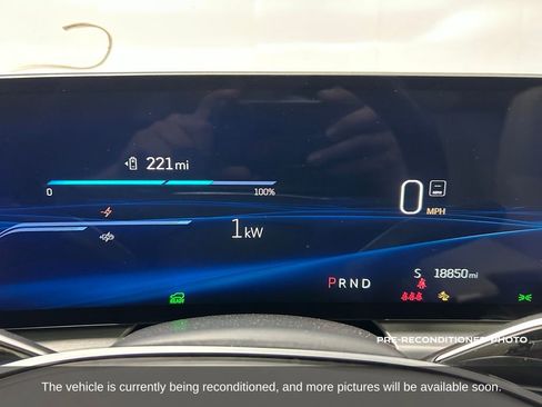 Used 2024 Cadillac Lyriq Sport image 17