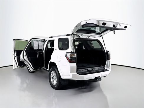 Used 2022 Toyota 4Runner SR5 Premium image 28