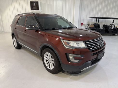 Used 2016 Ford Explorer XLT w/ Equipment Group 202A FWD image 7