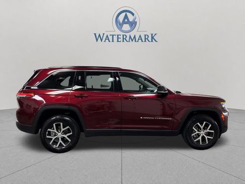 Used 2025 Jeep Grand Cherokee Limited AWD/4WD image 7