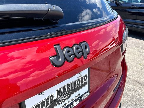 Used 2025 Jeep Compass Trailhawk AWD/4WD image 8