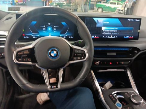 Used 2025 BMW i4 xDrive40i w/ M Sport Package AWD/4WD image 4