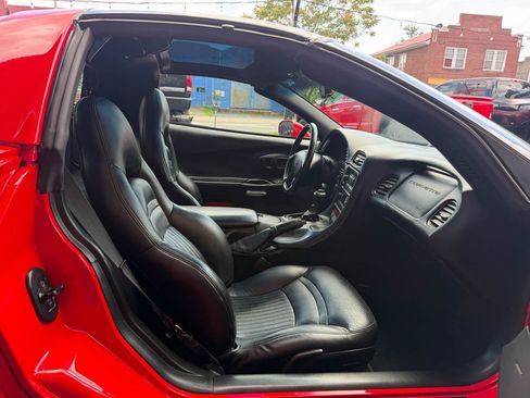 Used 1999 Chevrolet Corvette Coupe w/ Memory Pkg RWD image 19