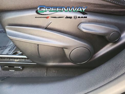 Used 2024 Jeep Compass Latitude image 18