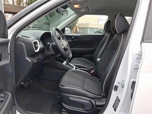 Certified 2023 Hyundai Venue Limited w/ Cargo Package image 11