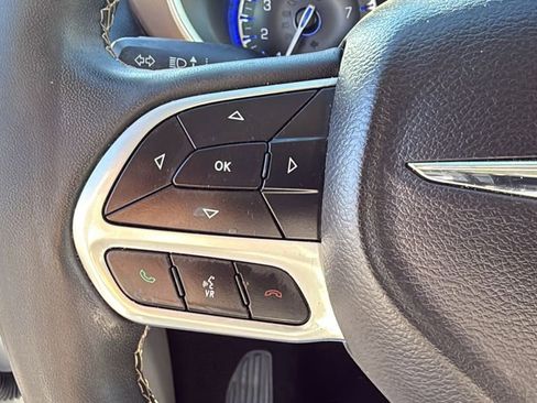 Used 2022 Chrysler Voyager LX image 23