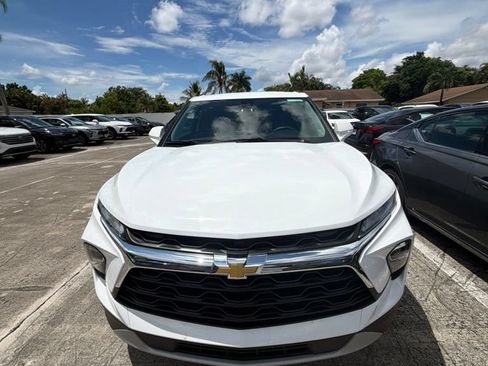 Used 2025 Chevrolet Blazer LT FWD image 2
