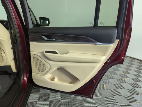 Used 2025 Jeep Grand Cherokee L Limited image 33