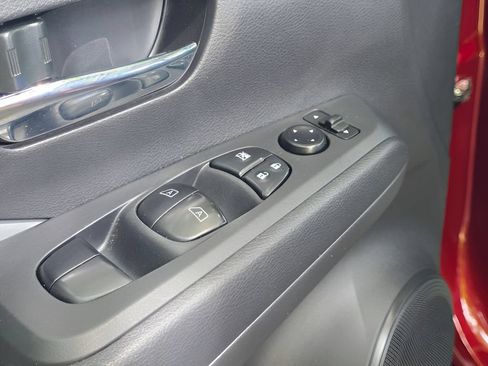 Used 2023 Nissan Kicks SR w/ SR Premium Package FWD image 15