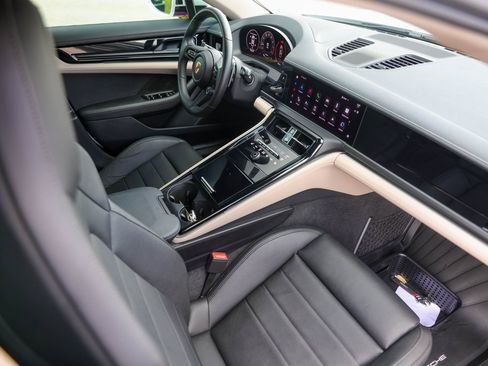 Used 2024 Porsche Panamera image 29