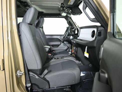 New 2025 Jeep Gladiator Willys image 15