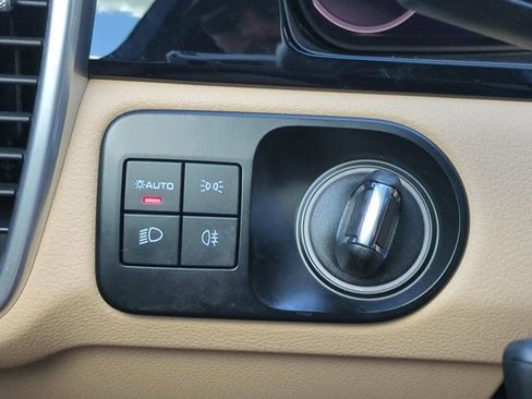 Used 2023 Porsche Cayenne Platinum Edition image 27