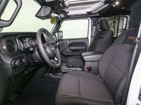 Used 2026 Jeep Gladiator Mojave AWD/4WD image 36
