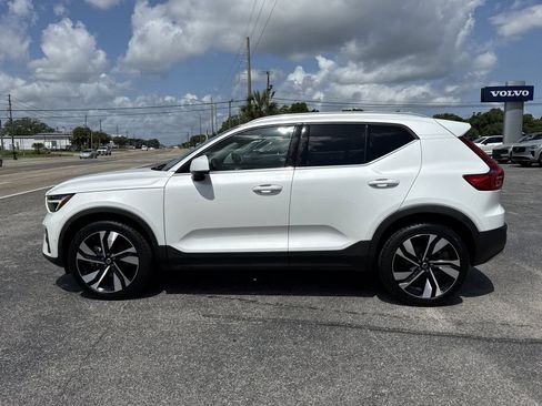Certified 2024 Volvo XC40 B5 Plus AWD/4WD image 2