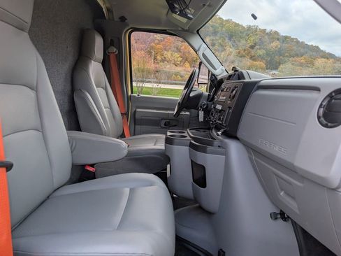 Used 2019 Ford E-450 and Econoline 450 Super Duty w/ Power Windows & Locks Group image 25