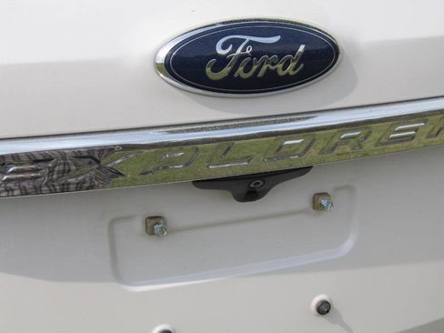 Used 2017 Ford Explorer XLT w/ Equipment Group 202A image 12