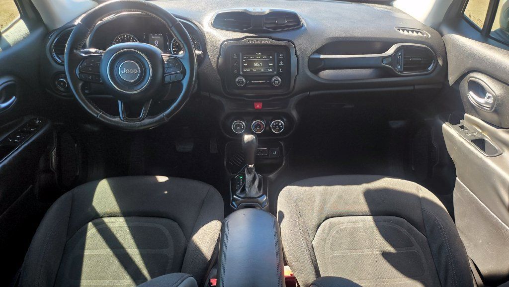 Used 2017 Jeep Renegade Altitude FWD image 5