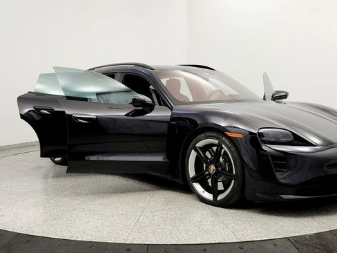 Used 2023 Porsche Taycan GTS image 12