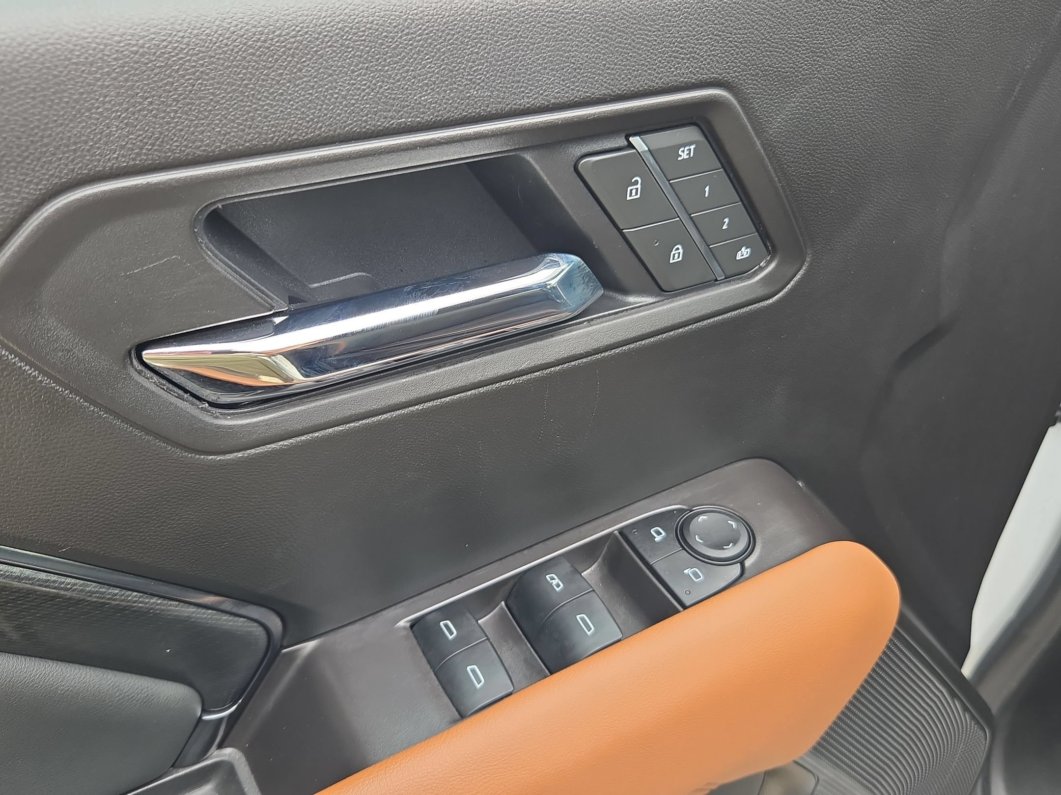 Certified 2025 GMC Canyon AT4 w/ AT4 Premium Package AWD/4WD image 12