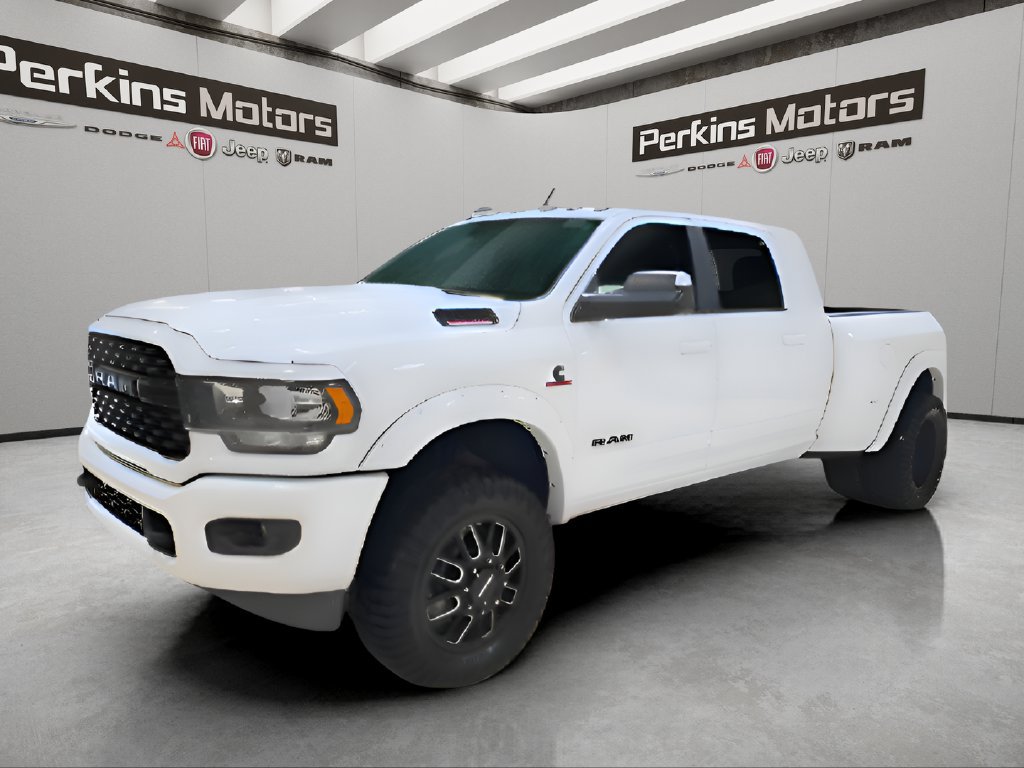Used 2022 RAM 3500 Big Horn w/ Night Edition AWD/4WD image 10