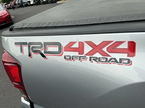 Used 2019 Toyota Tacoma TRD Off-Road AWD/4WD image 32