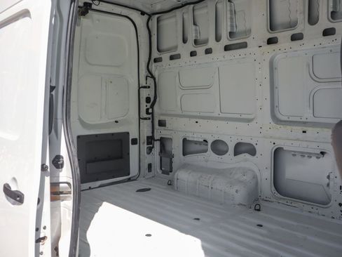 Used 2019 Nissan NV 2500 SV image 13