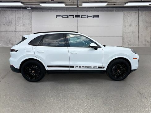 Certified 2025 Porsche Cayenne AWD/4WD image 8