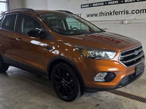 Used 2017 Ford Escape SE w/ Equipment Group 201A image 9