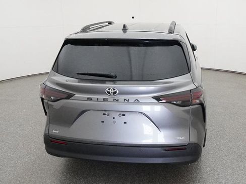 New 2026 Toyota Sienna XLE image 5