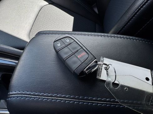 Used 2022 Jeep Compass Latitude image 32