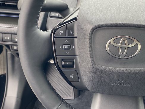 Used 2025 Toyota Prius FWD image 17