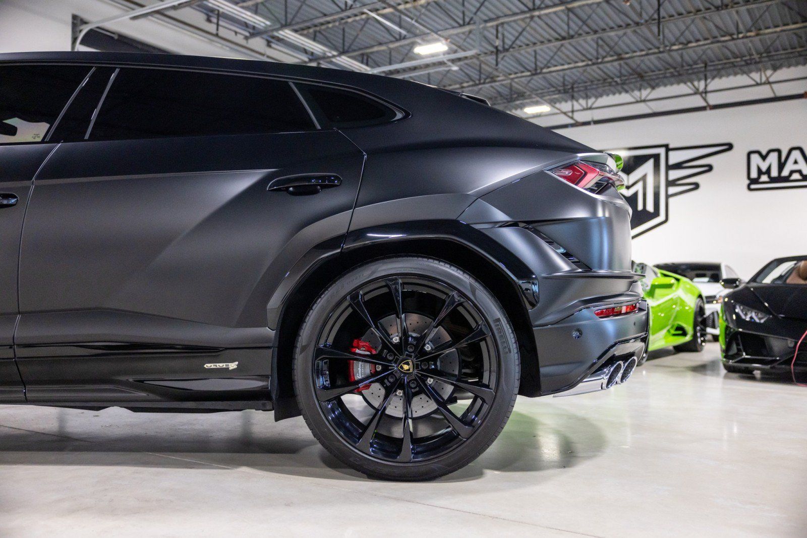 Used 2024 Lamborghini Urus S AWD/4WD image 17