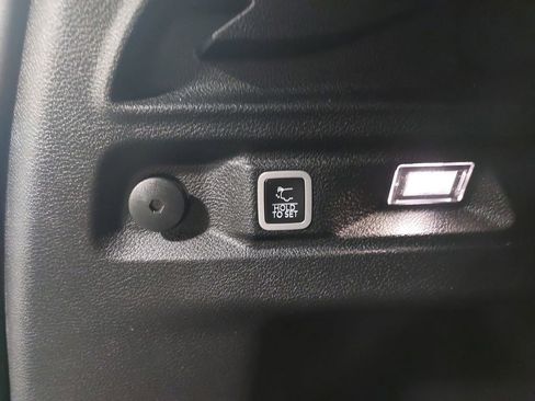 Used 2023 Jeep Grand Cherokee L Laredo image 15