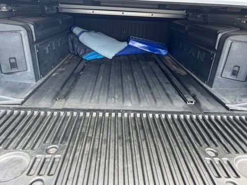 Used 2018 Nissan Titan SL w/ Midnight Edition RWD image 4