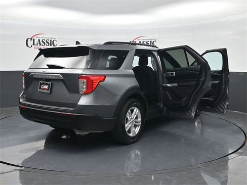 Used 2022 Ford Explorer XLT image 36