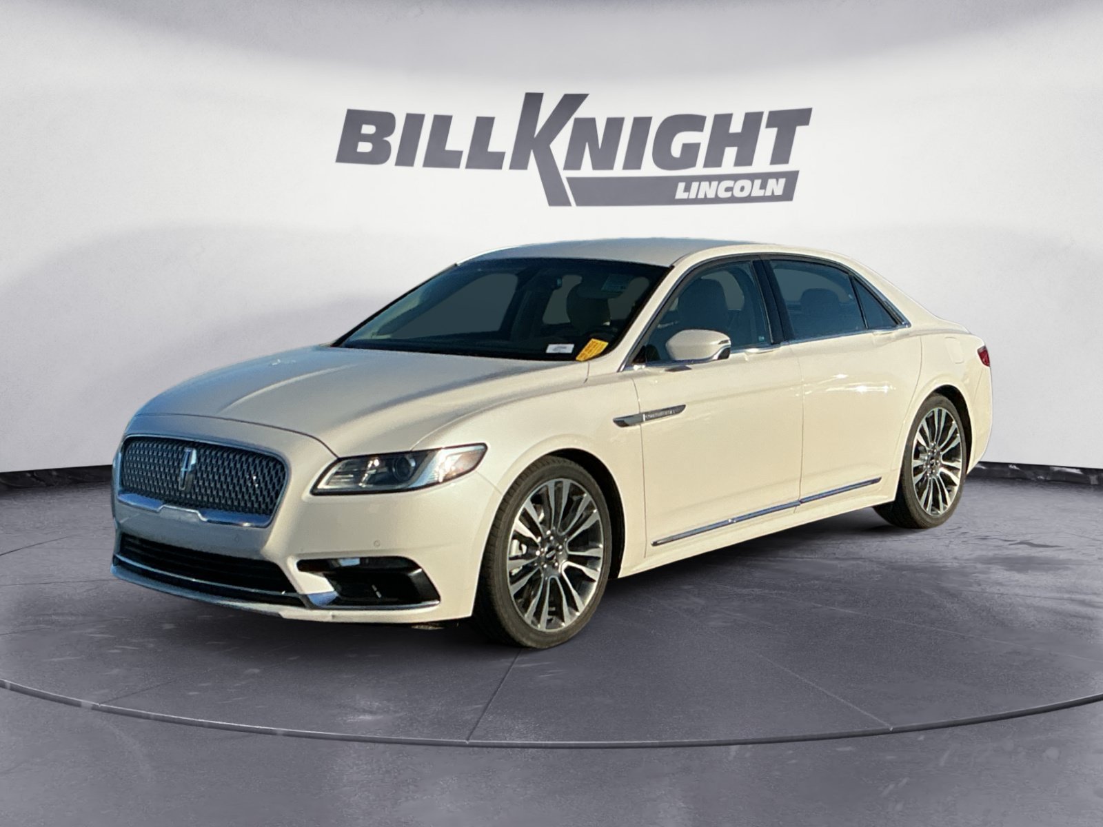 Used 2017 Lincoln Continental Select w/ Climate Package FWD image 2