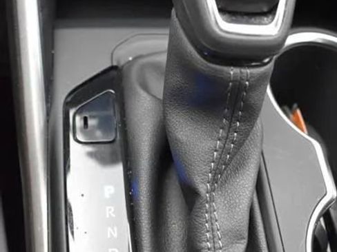 Used 2025 Toyota Highlander LE FWD image 34