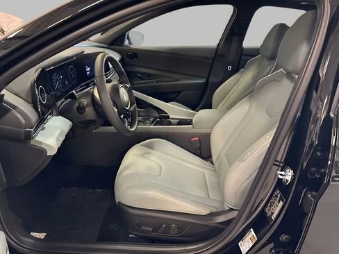 New 2025 Hyundai Elantra Limited image 11