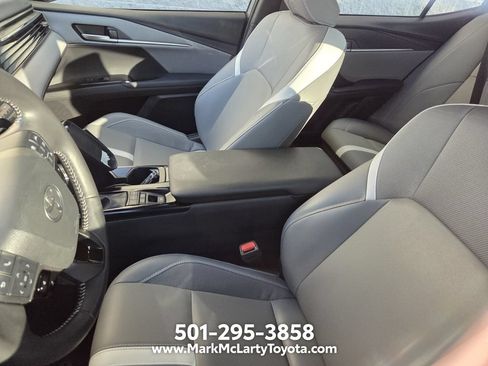 Used 2025 Toyota Camry SE FWD image 9