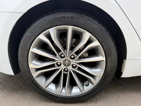 Used 2017 Genesis G80 3.8 RWD image 38
