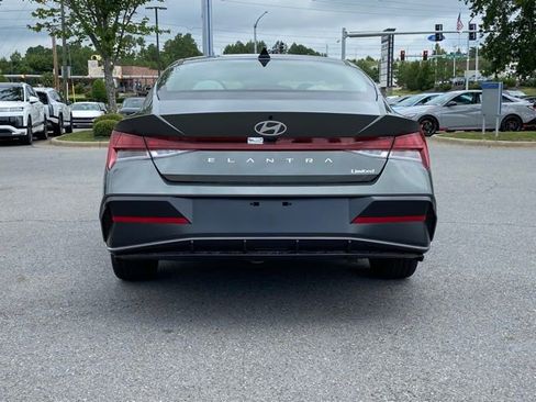 Certified 2025 Hyundai Elantra Limited image 6